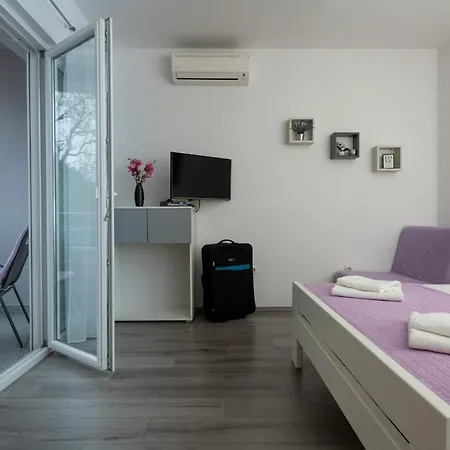 Greta & Ivona Apartman *